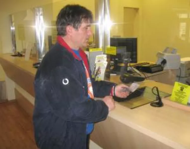 Bancile lasa garda jos