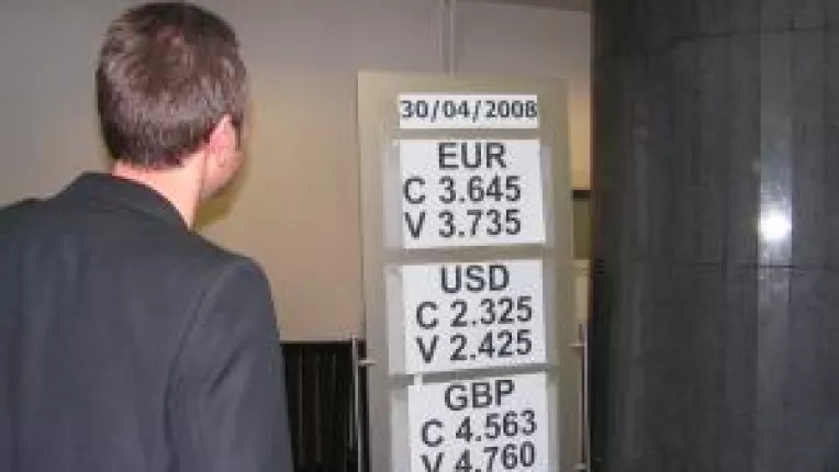 Bancile umfla cursul euro