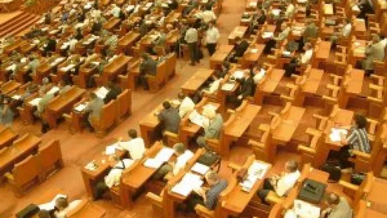 Batalie pentru Parlament intre ingineri, medici si profesori