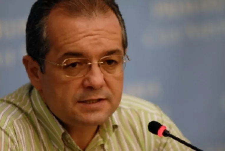 Boc: Motiunea "Guvernul pleaca. Educatia ramane" a blocat depunerea motiunii "Ei cu ei. Noi cu voi"