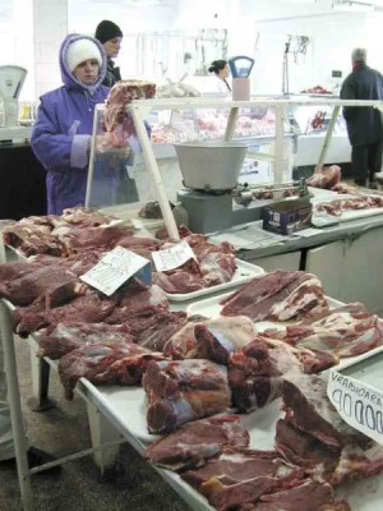 Carne expirata in pietele din Galati