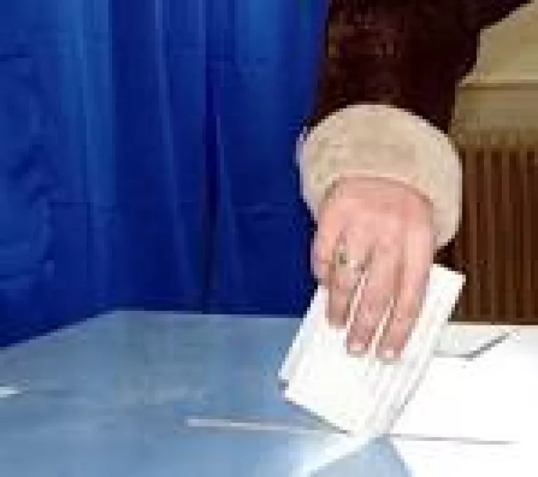 Cine numara voturile romanilor
