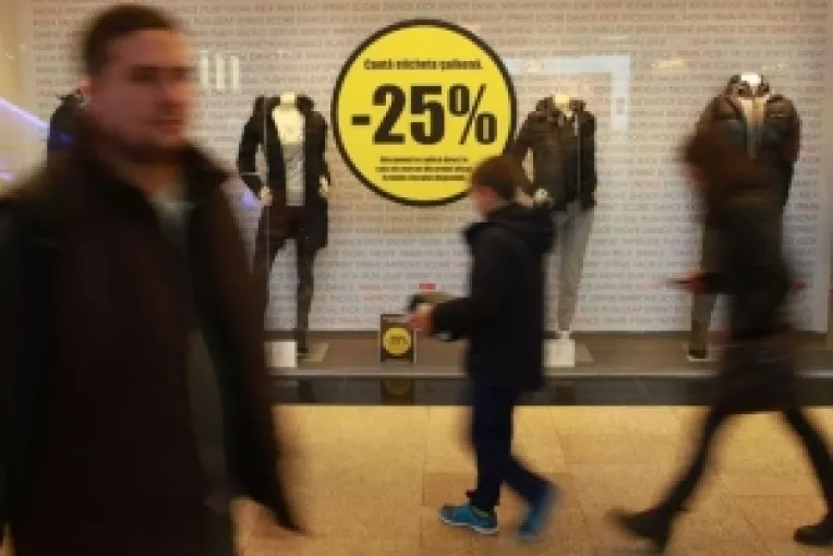 Circa 4,75 milioane de romani cu varsta intre 18 si 65 de ani doresc sa cumpere produse de Black Friday 2014