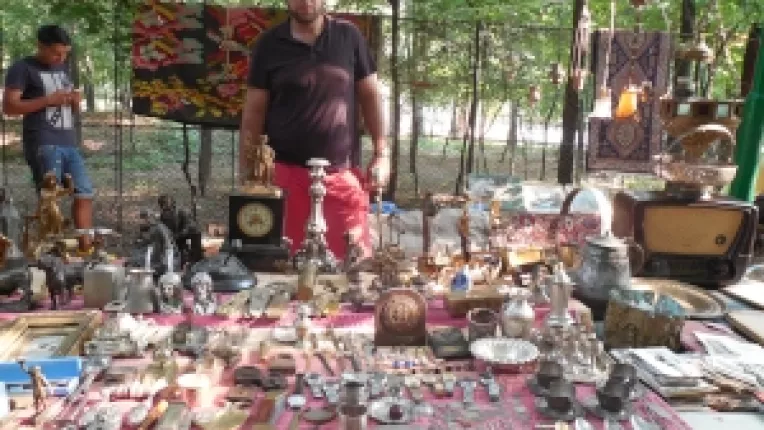 Constantin Mustata: "Obiecte de bronz, fier forjat si souveniruri, la targul colectionarilor de la MTR!"
