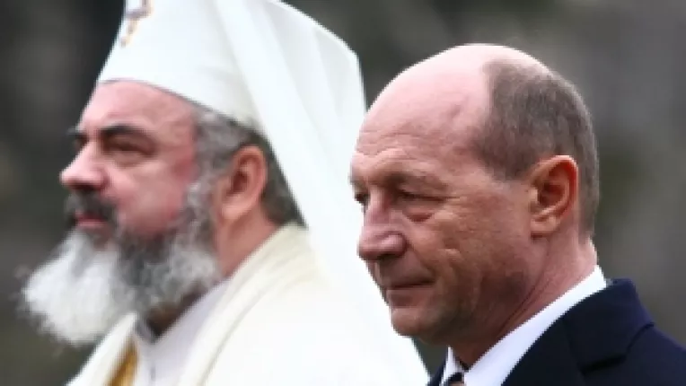 Corneliu Vadim Tudor: Patriarhul Daniel si-a vandut sufletul Satanei, ii face jocul lui Basescu pentru ca este santajat