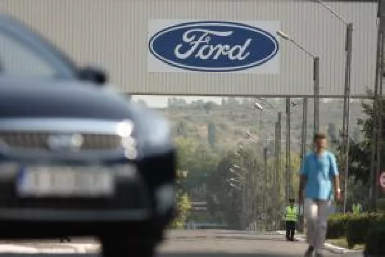 Cu ochii pe americani