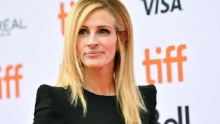 Cum reuseste Julia Roberts sa para cu 20 de ani mai tanara?