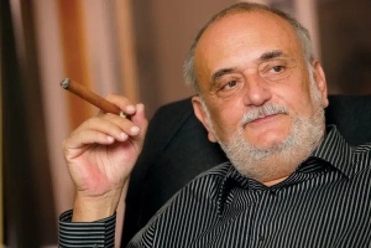 Dinu Patriciu reorienteaza Adevarul