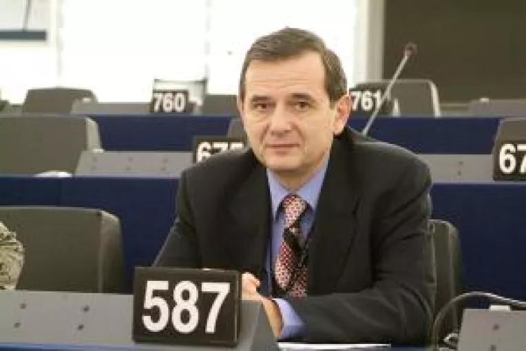 Europarlamentarul Marinescu,  de acord cu eutanasierea maidanezilor
