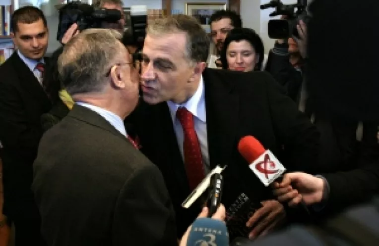 Iliescu nu mai vrea modificarea Constitutiei inainte de alegeri