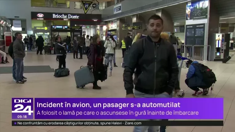 In avionul in care un pasager si-a taiat venele se aflau Mircea Geoana, Raed Arafat si Rovana Plumb