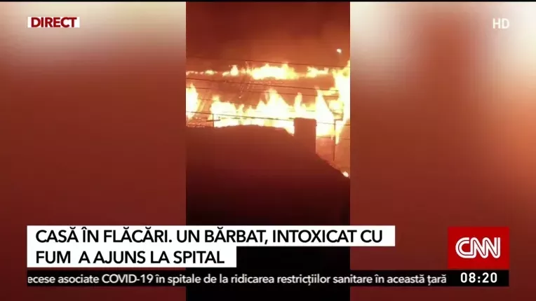 Incendiu devastator in Medgidia. Un barbat s-a intoxicat cu fum, dupa ce casa i-a fost cuprinsa de flacari