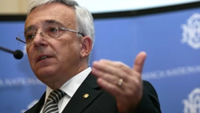 Isarescu: BNR va sprijini politicile Guvernului de sustinere a unui minim de crestere economica