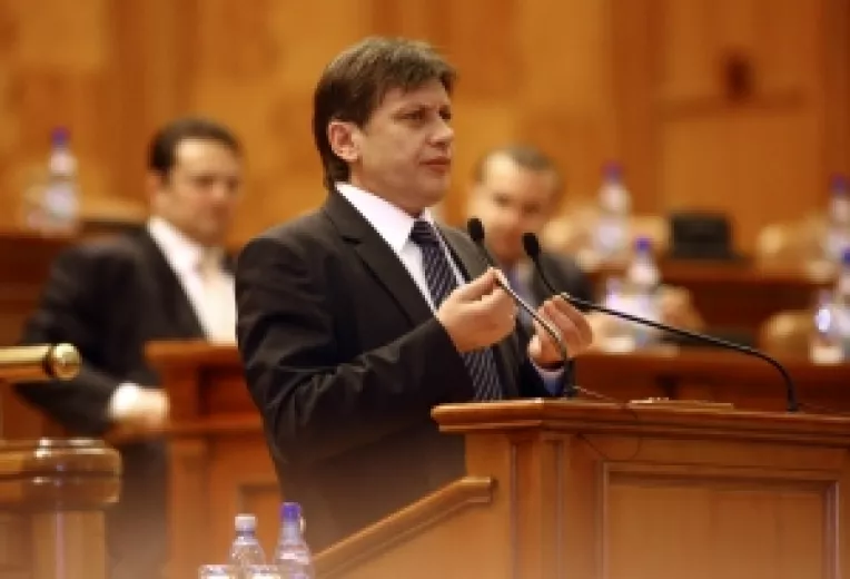 Liberalii analizeaza luni lista candidatilor la alegerile parlamentare