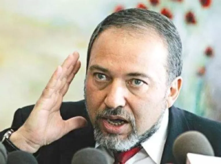 Lieberman ar putea fi acuzat de coruptie si spalare de bani