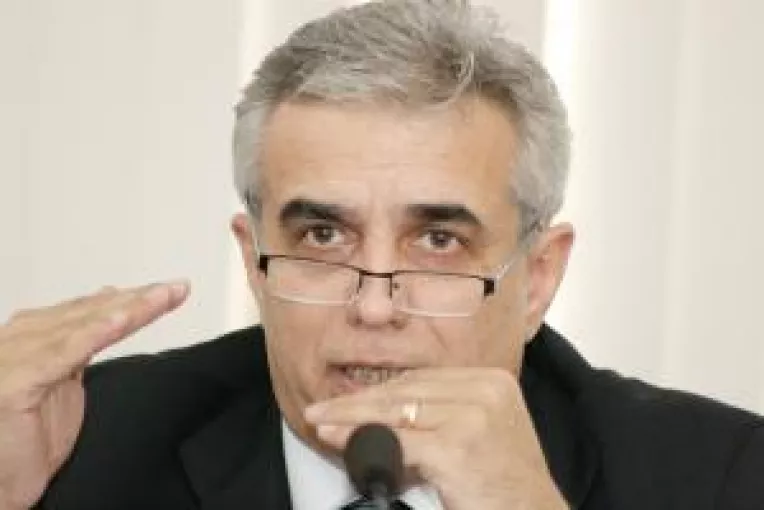 Mantog arunca sageti otravite catre PDL Gorj 