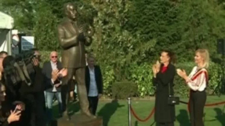 Parcul Circului: Monumentul dedicat lui Rainier al III-lea, cuprinzand o statuie a principelui, dar si un ansamblu cu personaje din lumea circului