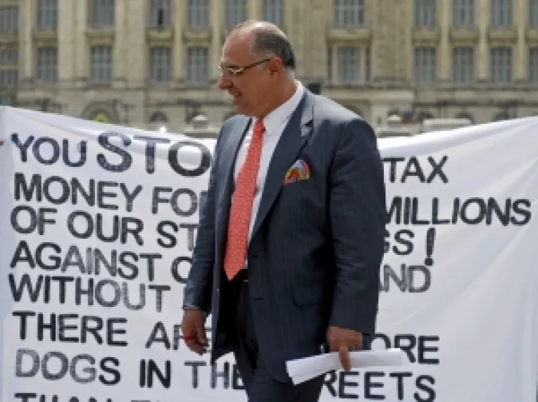 PC organizeaza miting la Cotroceni fata de respingerea legii caselor nationalizate