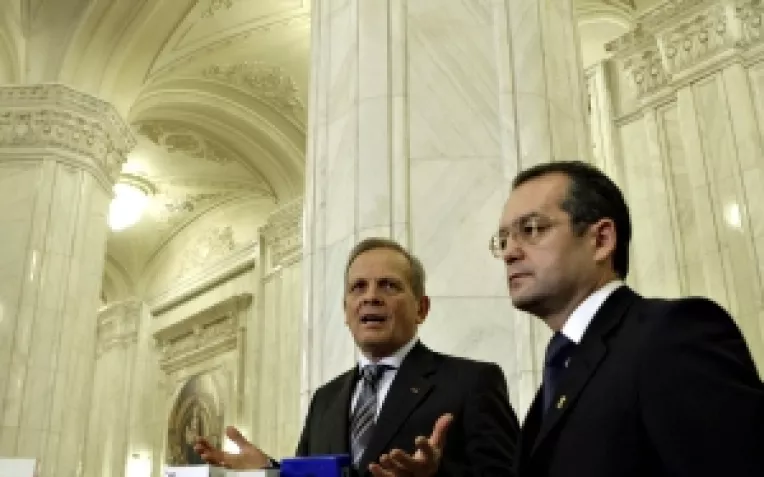 PD-L face plangere penala impotriva lui Tariceanu daca va adopta OUG pentru blocarea salariilor