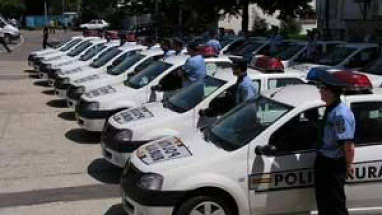 Politistii din mediul rural au asteptat 15 ani masini noi. Logan da, benzina ba