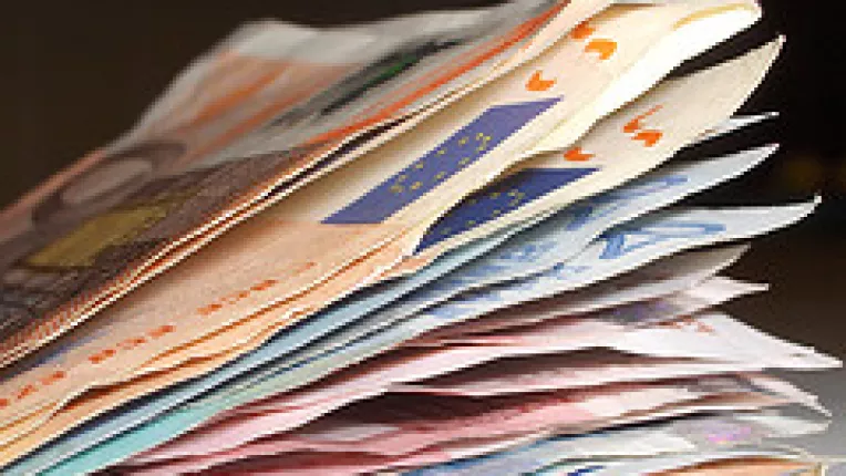 Prognoza: salariu mediu de 1.819 lei, in 2013