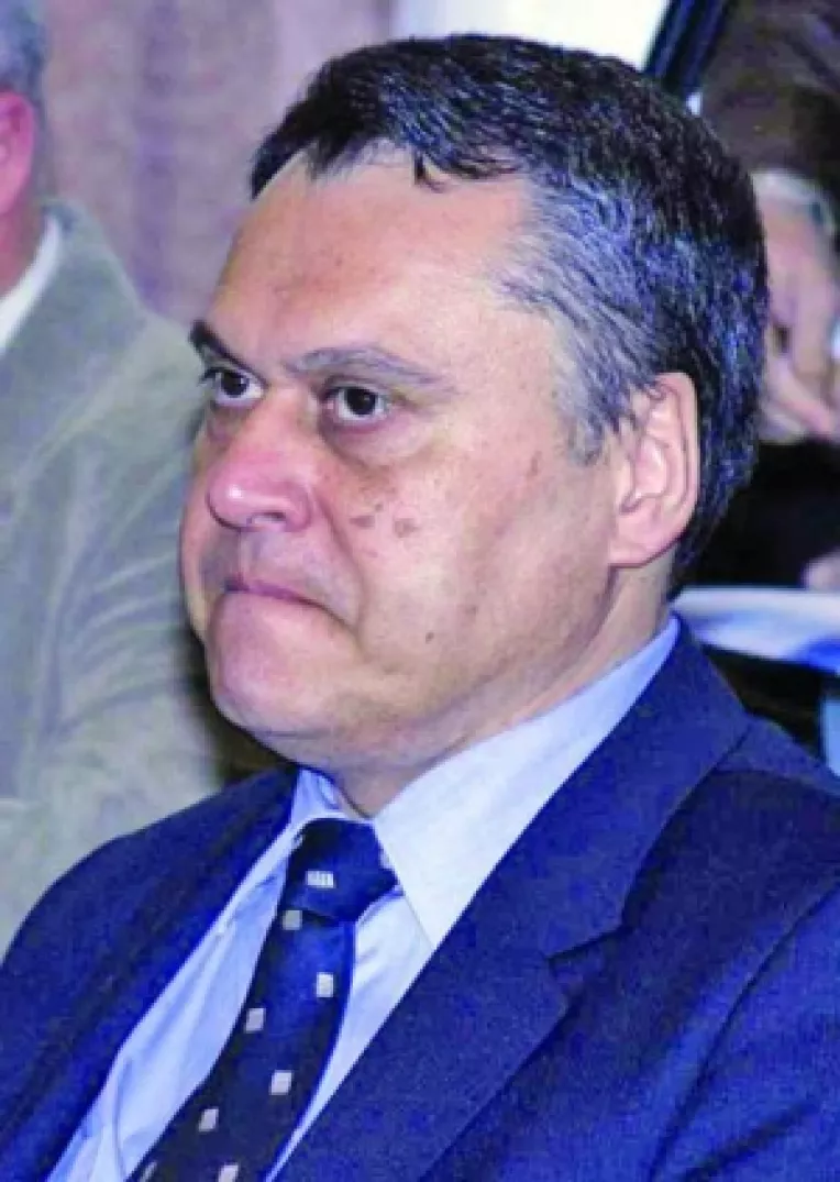 Salariu mai mic cu aproape 30%. Fostul subprefect Nicolaescu a saracit de cand e inspector guvernamental