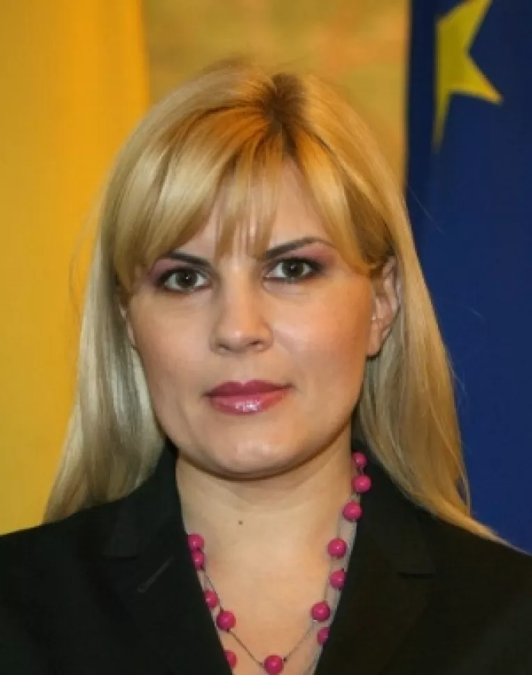 Sunday Times despre Elena Udrea: "Da, ministre, ai un portofoliu mare"