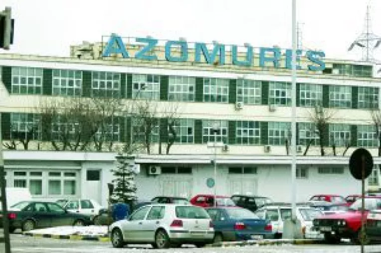 Toti angajatii Azomures trimisi in somaj tehnic pana pe 12 ianuarie