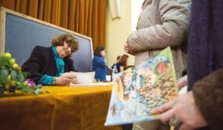 Un interviu exceptional cu poeta Ana Blandiana, in revista SINTEZA (1)