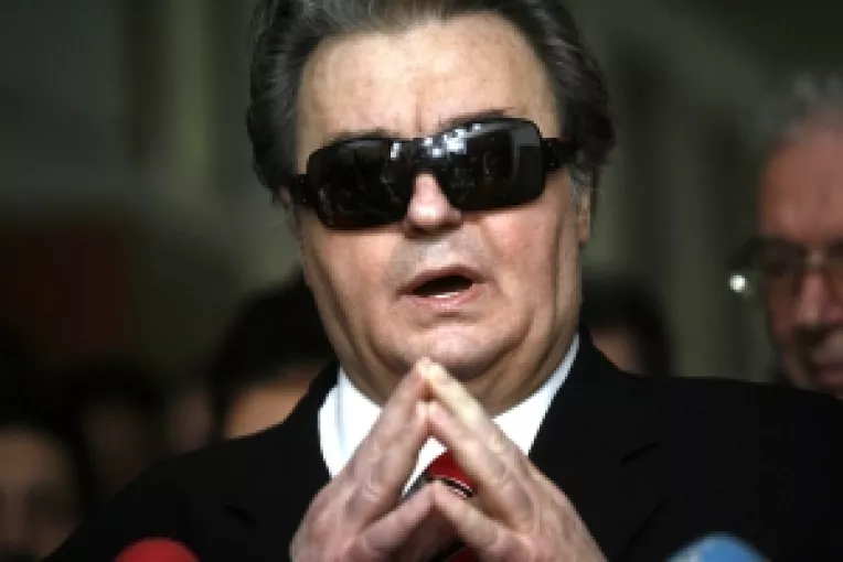 Vadim Tudor propune "guvern de uniune nationala", pentru ca vin vremuri grele